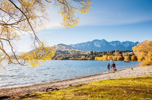 queenstown-south-island-new-zealand-couple-stroll-lake