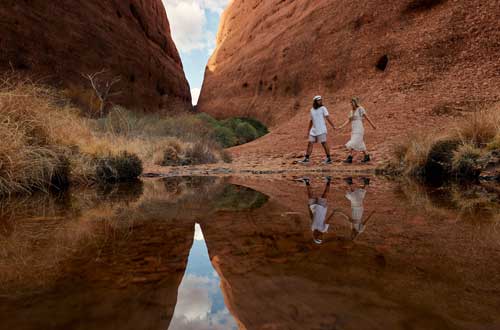 luxury-uluru-northern-territory-australia-walking-walpa-gorge-