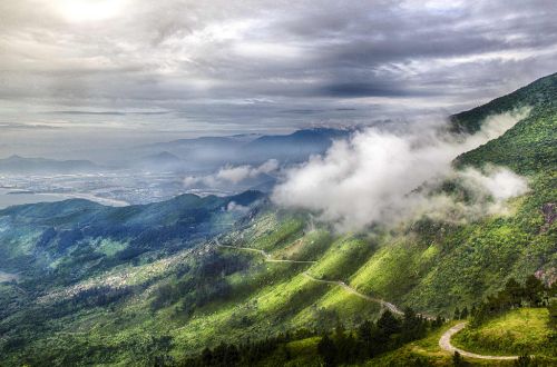 vietnam-walk-danang-mountain-cloud