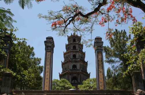vietnam-walk-hue-pagoda