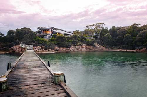 Tasmania-luxury-adventure-australia-freycinet-lodge-east-coast-tasmania-lodge-and-jetty