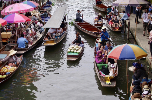 food-market-floating-boat-bangkok