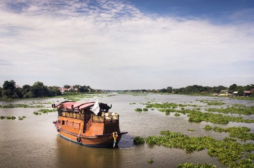 loy-dream-cruise-bangkokg-thailand-chao-phraya-river-rice-barge