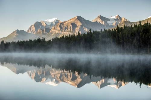 lake-near-banff-canadian-rockies-banff-national-park-canada-rocky-mountaineer-rail
