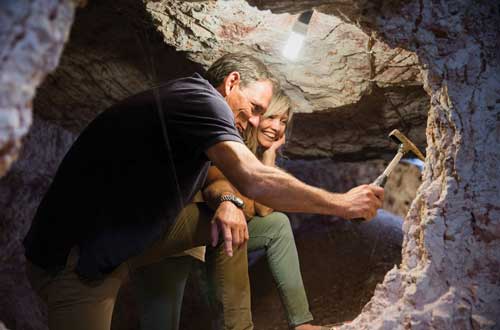 GSR-Ghan-Expedition-OTE-Coober-Pedy-Under-ground-opal-mine-couple-dig