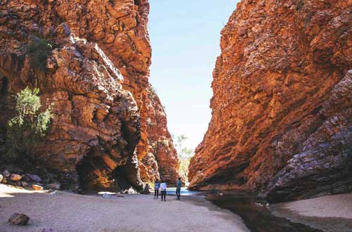 The-Ghan-Simpsons-Gap-Alice-Springs-People-walking